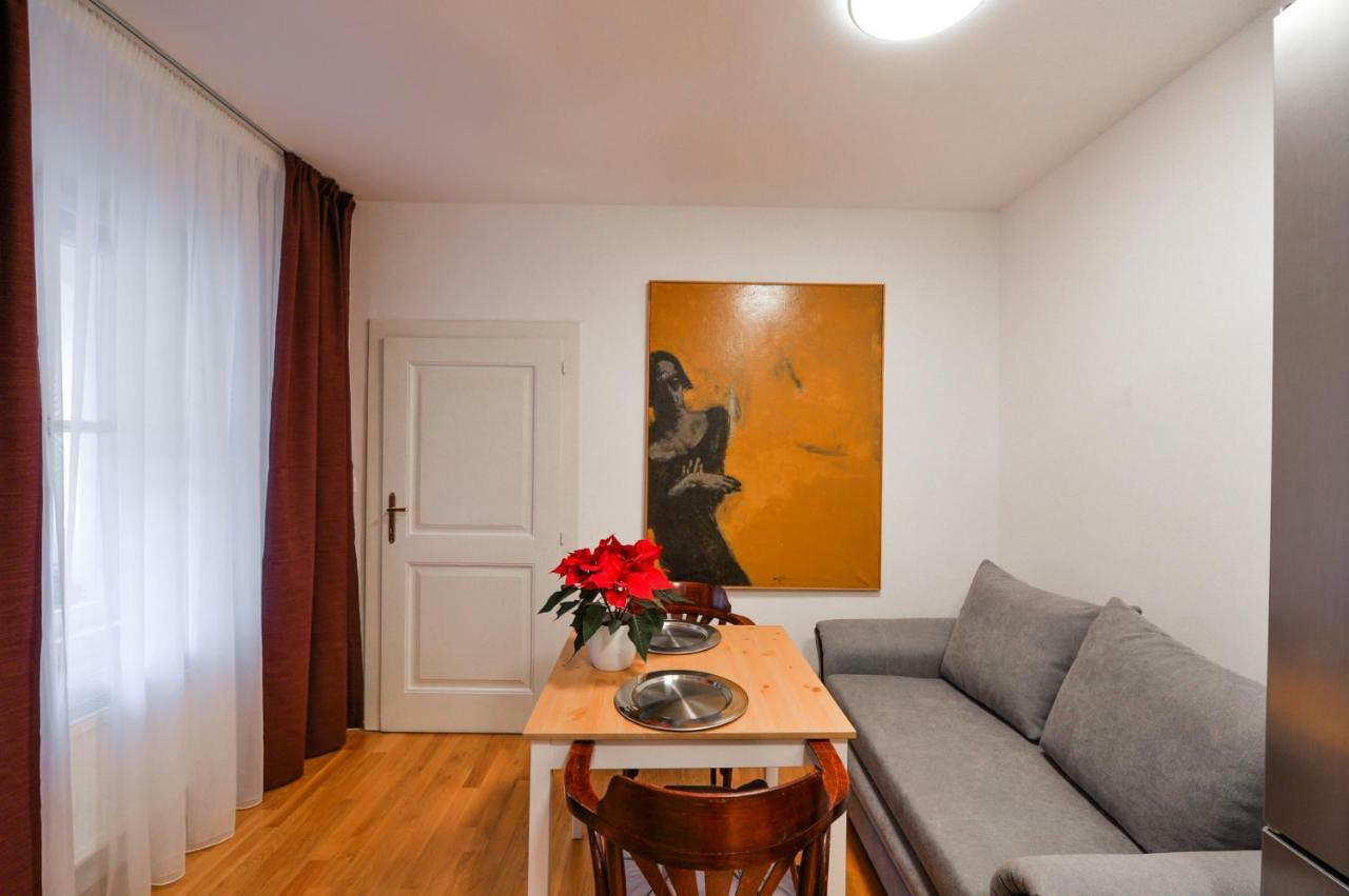 Romantic Apartment Prague Near Charles Bridge Екстериор снимка