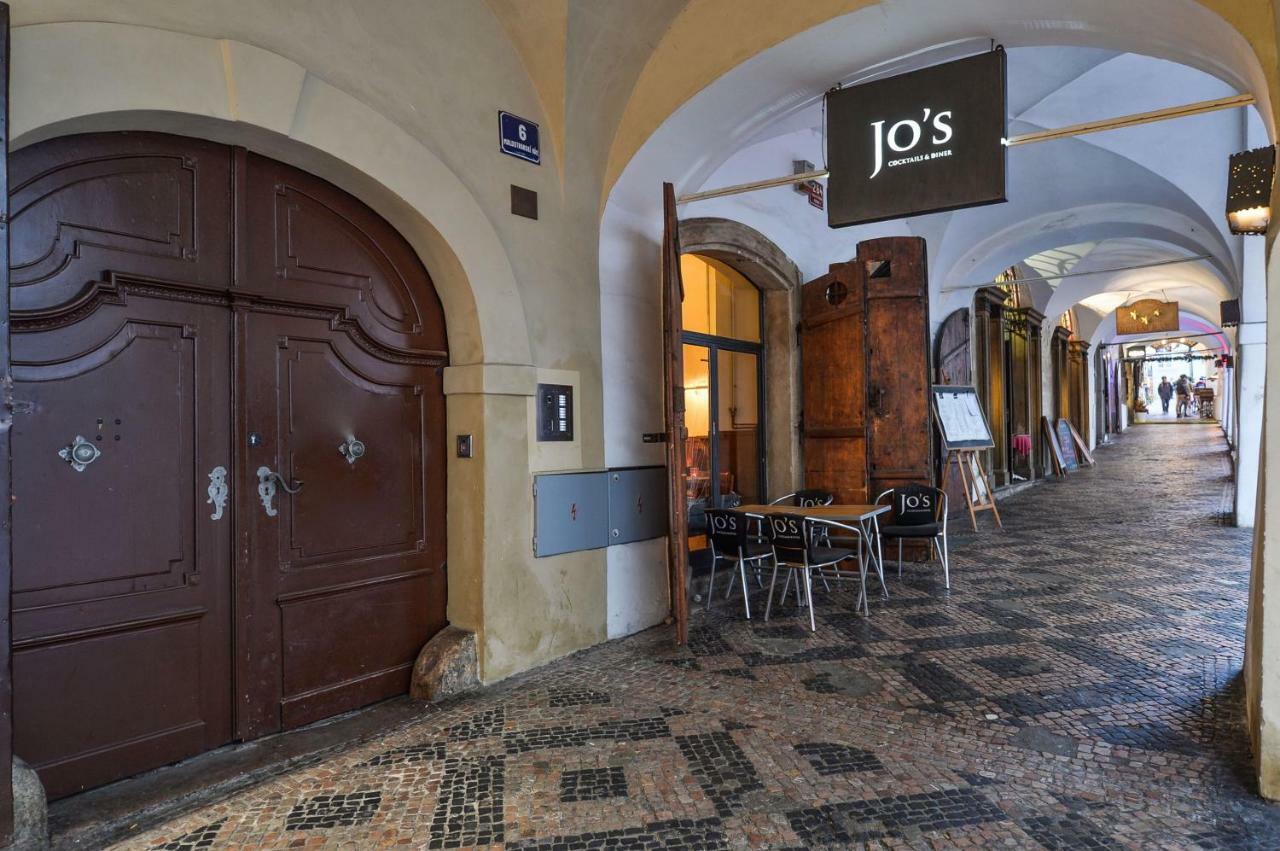 Romantic Apartment Prague Near Charles Bridge Екстериор снимка