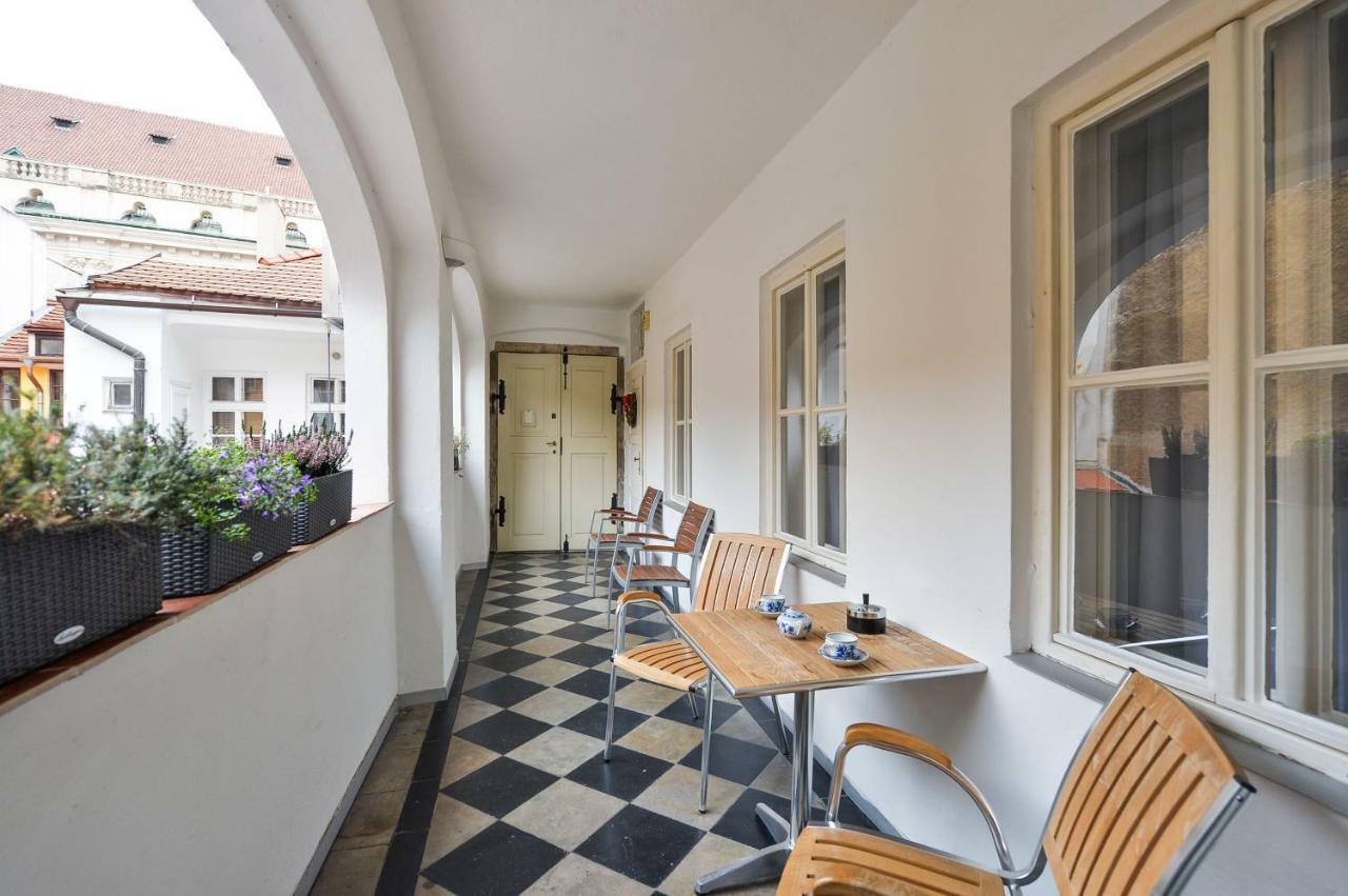Romantic Apartment Prague Near Charles Bridge Екстериор снимка